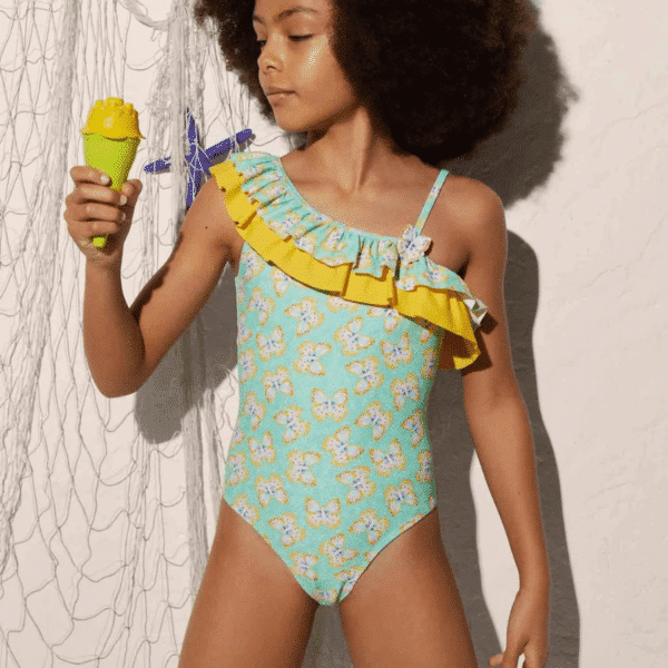BAÑADOR DE NIÑA TIRANTES ASIMÉTRICOS CON VOLANTE